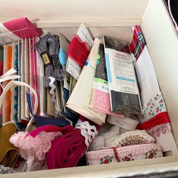 Vintage Sewing Box Full of Vintage Sewing Supplies - Picture 13 of 15